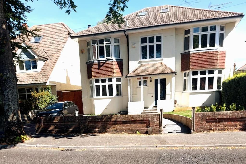 Beach House, With Bbq Lodge And Hot Tub! Bournemouth Exterior foto