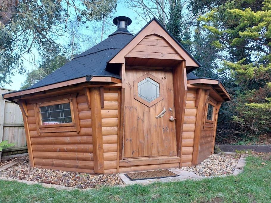 Beach House, With Bbq Lodge And Hot Tub! Bournemouth Exterior foto