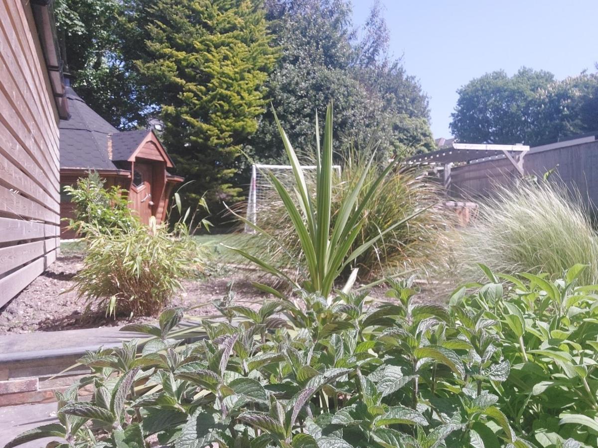 Beach House, With Bbq Lodge And Hot Tub! Bournemouth Exterior foto